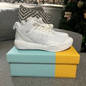 Moolah Neovolt Pro Basketball Sneakers White Size 8.5 NEW